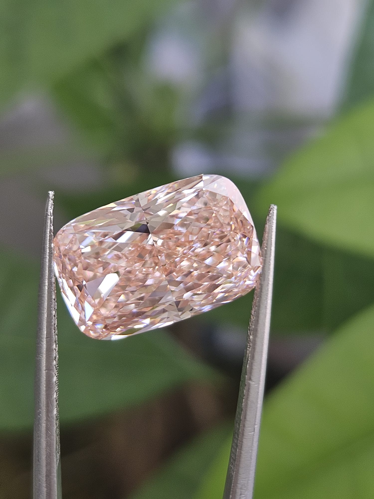 IGI 7.05CT CUSHION FANCY VIVID PINK VVS2