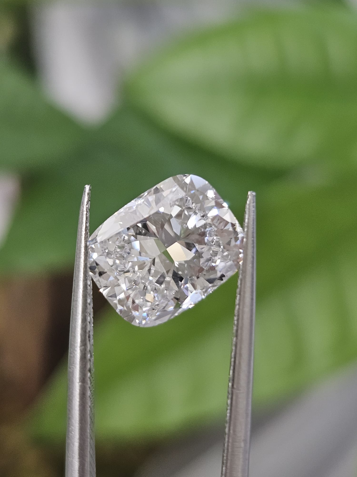 IGI 2.57CT CUSHION D VVS2