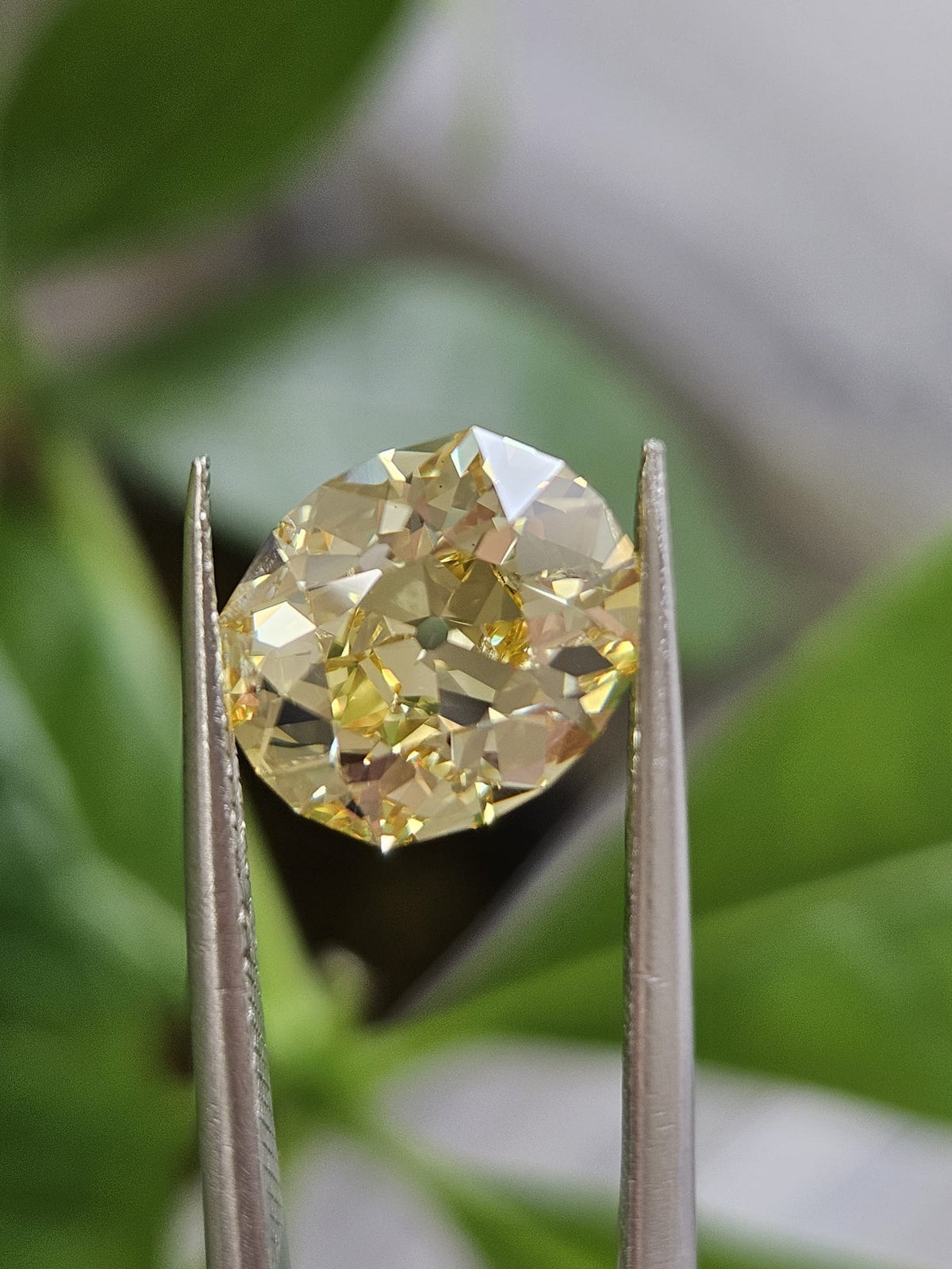 IGI 3.03CT FANCY INTENSE YELLOW VS1