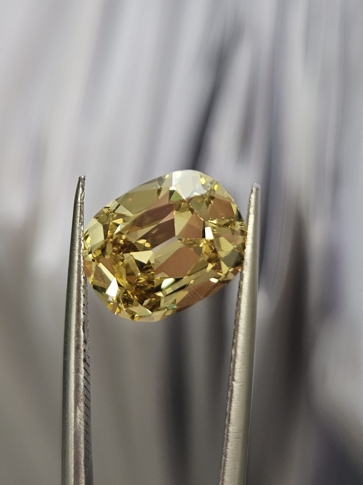 IGI 3.03CT FANCY INTENSE YELLOW VS1