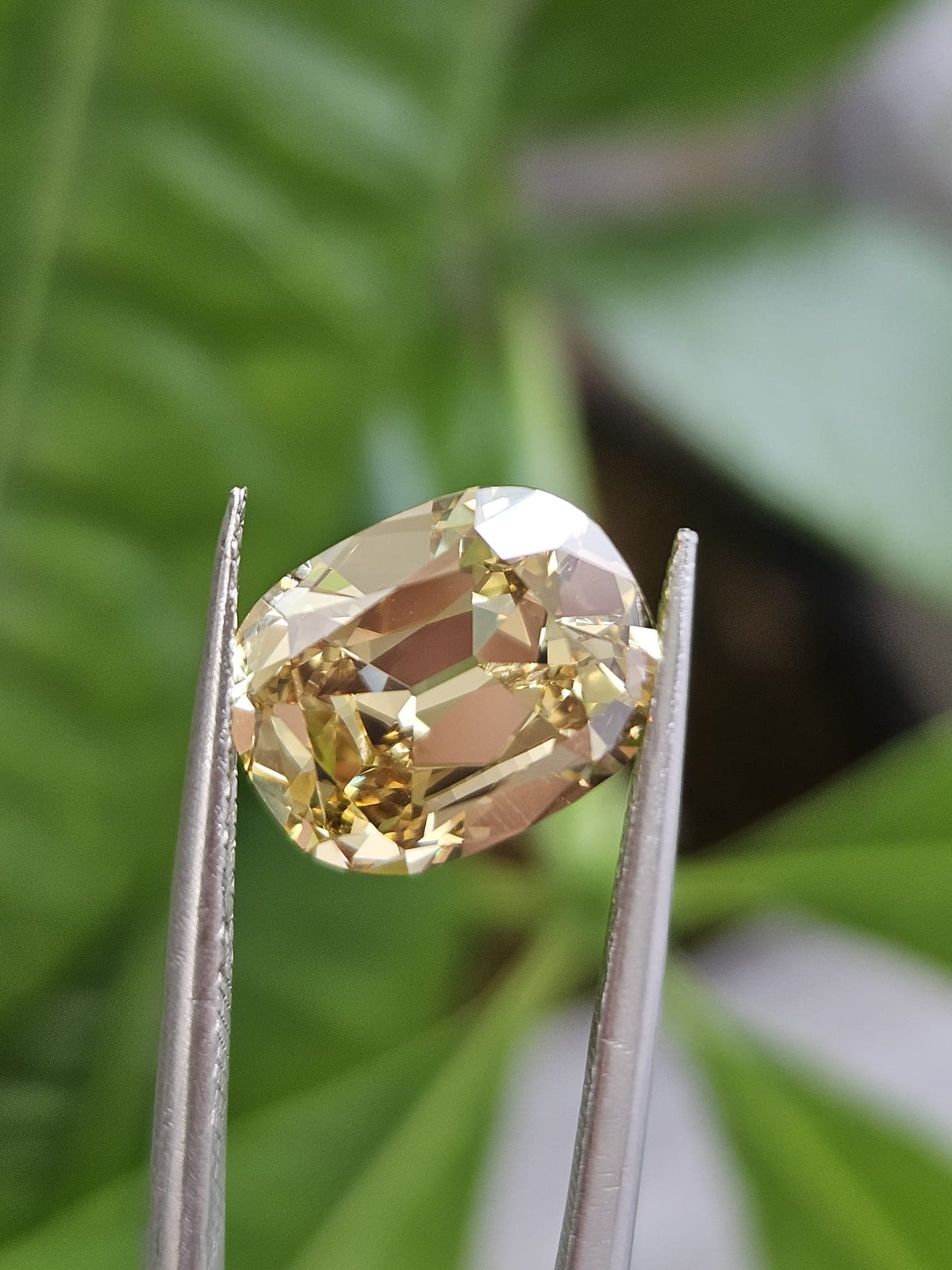 IGI 3.03CT FANCY INTENSE YELLOW VS1