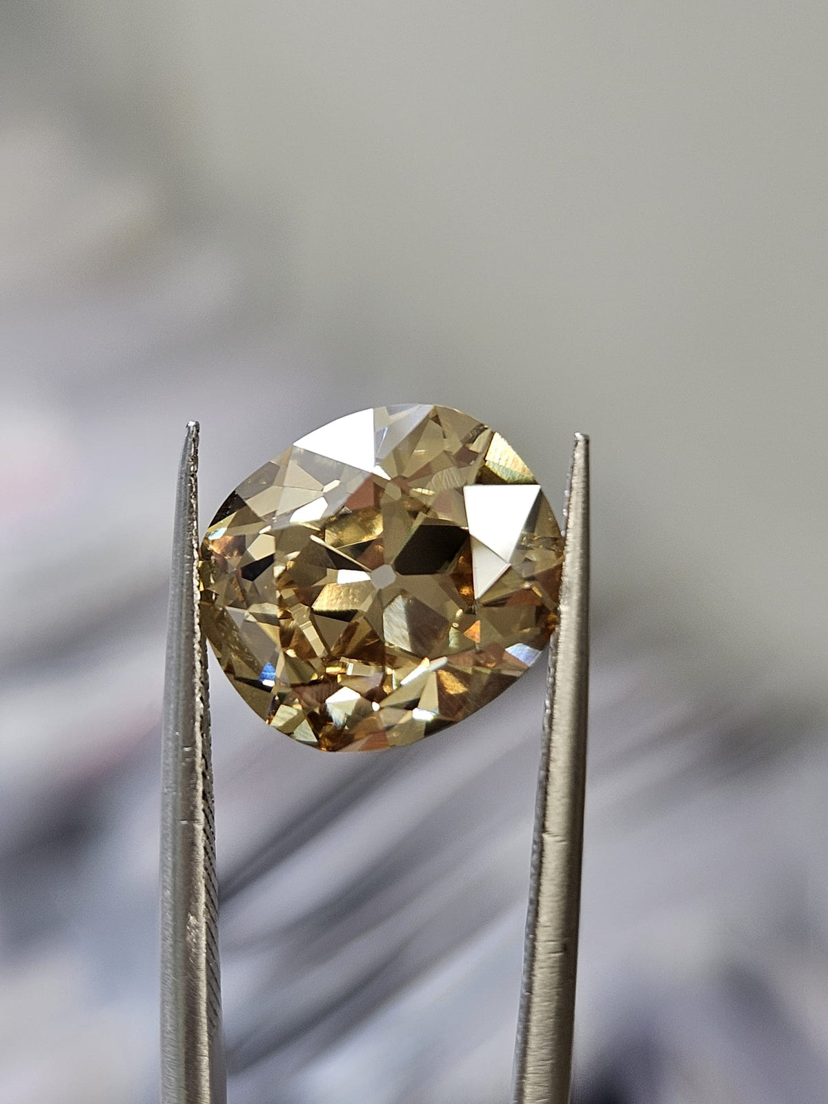 IGI 5.07CT OMC FANCY YELLOW VVS2