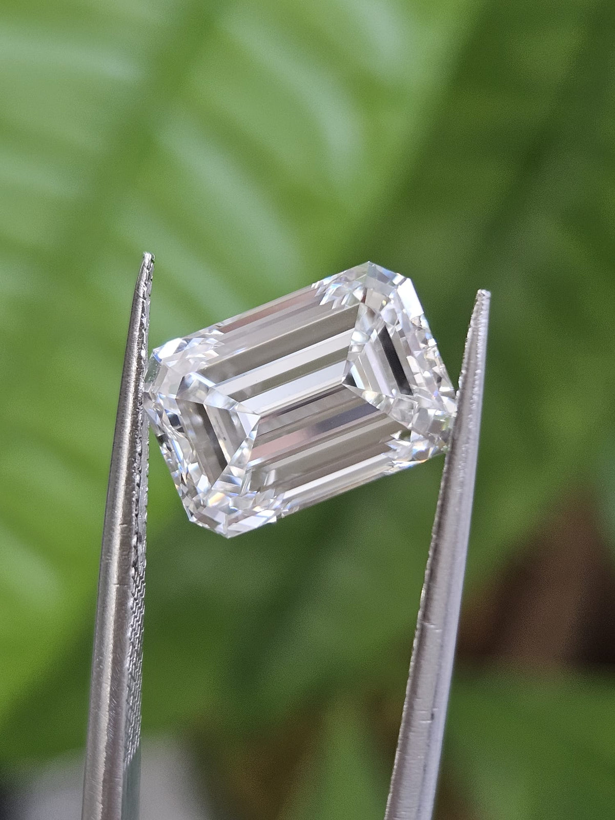 IGI 3.98CT EMERALD E VVS2