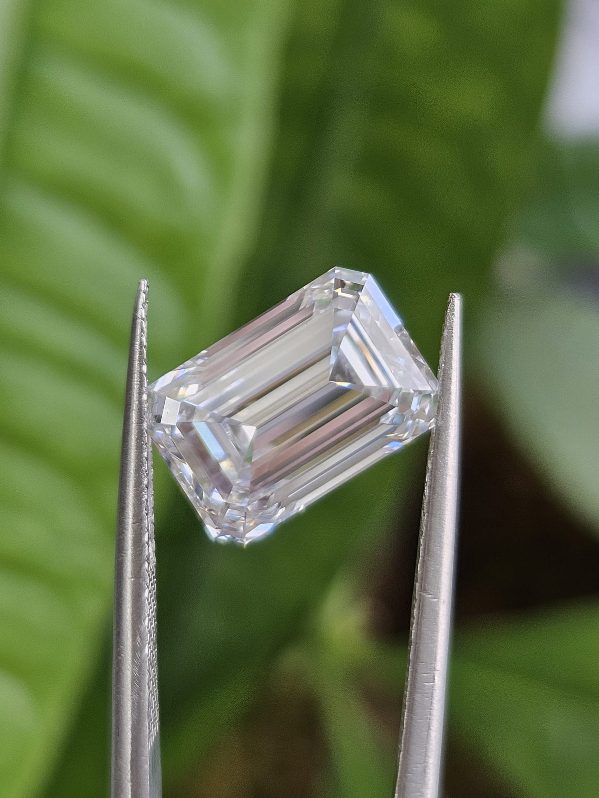 IGI 4.25CT EMERALD E VS1