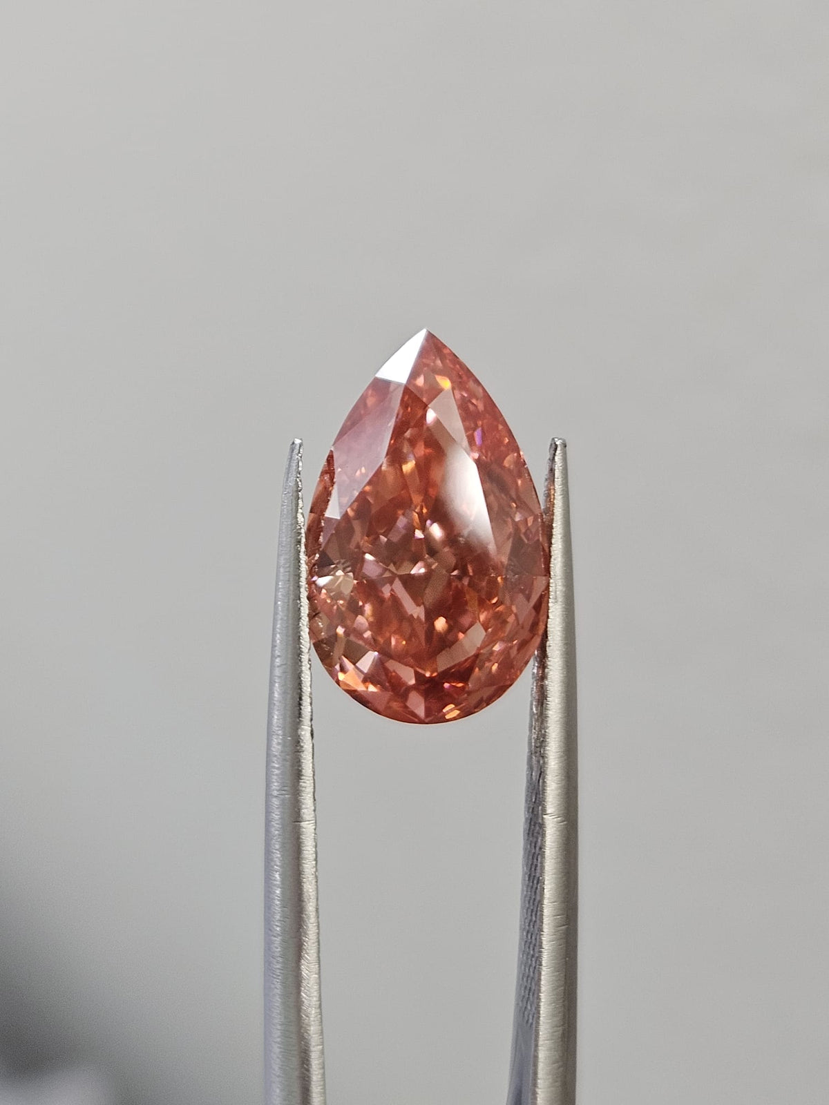 IGI 3.65CT FANCY VIVID PINK VVS2