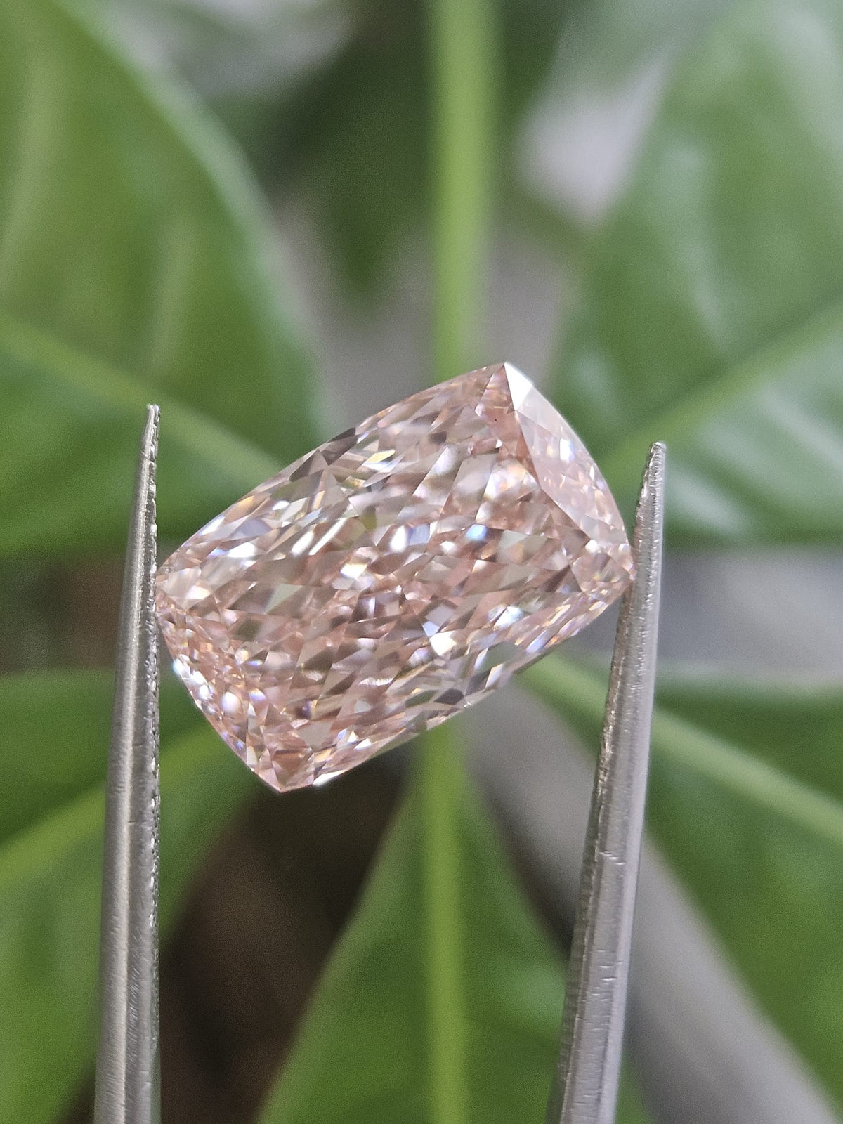 IGI 6.53CT CUSHION FANCY VIVID PINK VS1