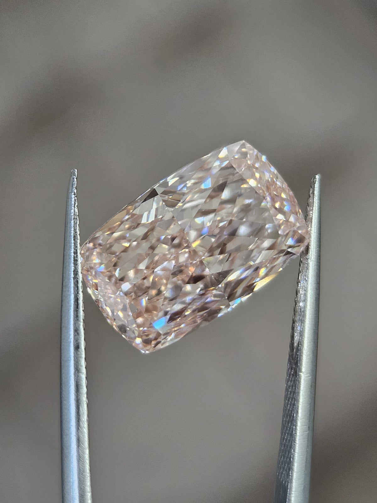 IGI 6.53CT CUSHION FANCY VIVID PINK VS1