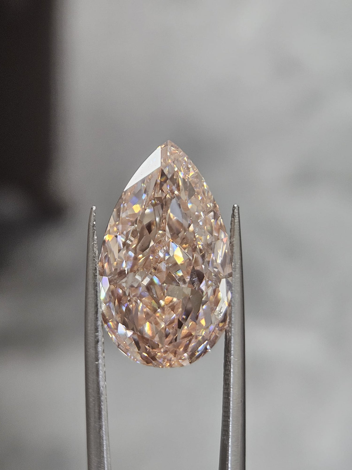 IGI 8.61CT PEAR FANCY INTENSE PINK VS1