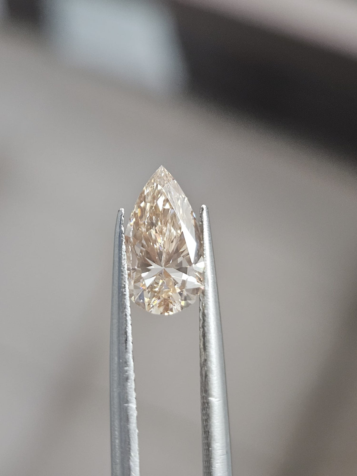 IGI 1.01CT PEAR FANCY LIGHT PINKISH BROWN VS1