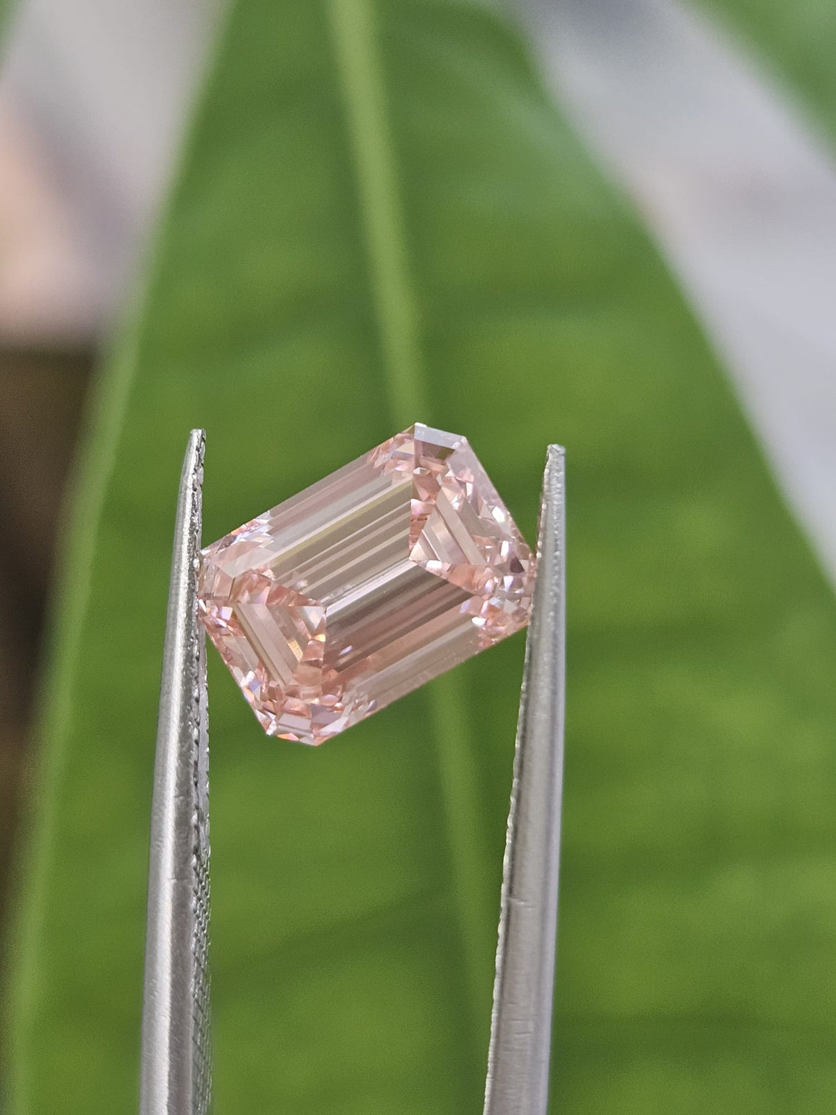 IGI 2.10CT EMERALD FANCY VIVID PINK VVS2