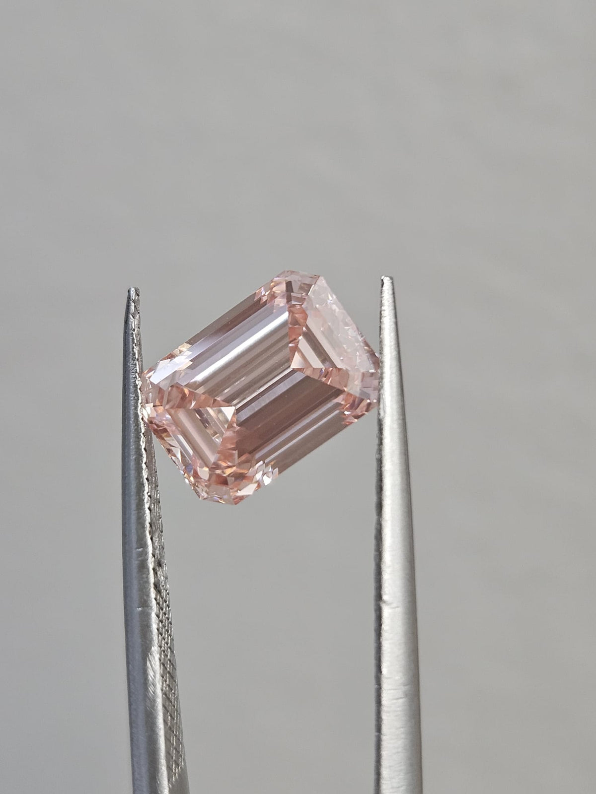 IGI 2.10CT EMERALD FANCY VIVID PINK VVS2
