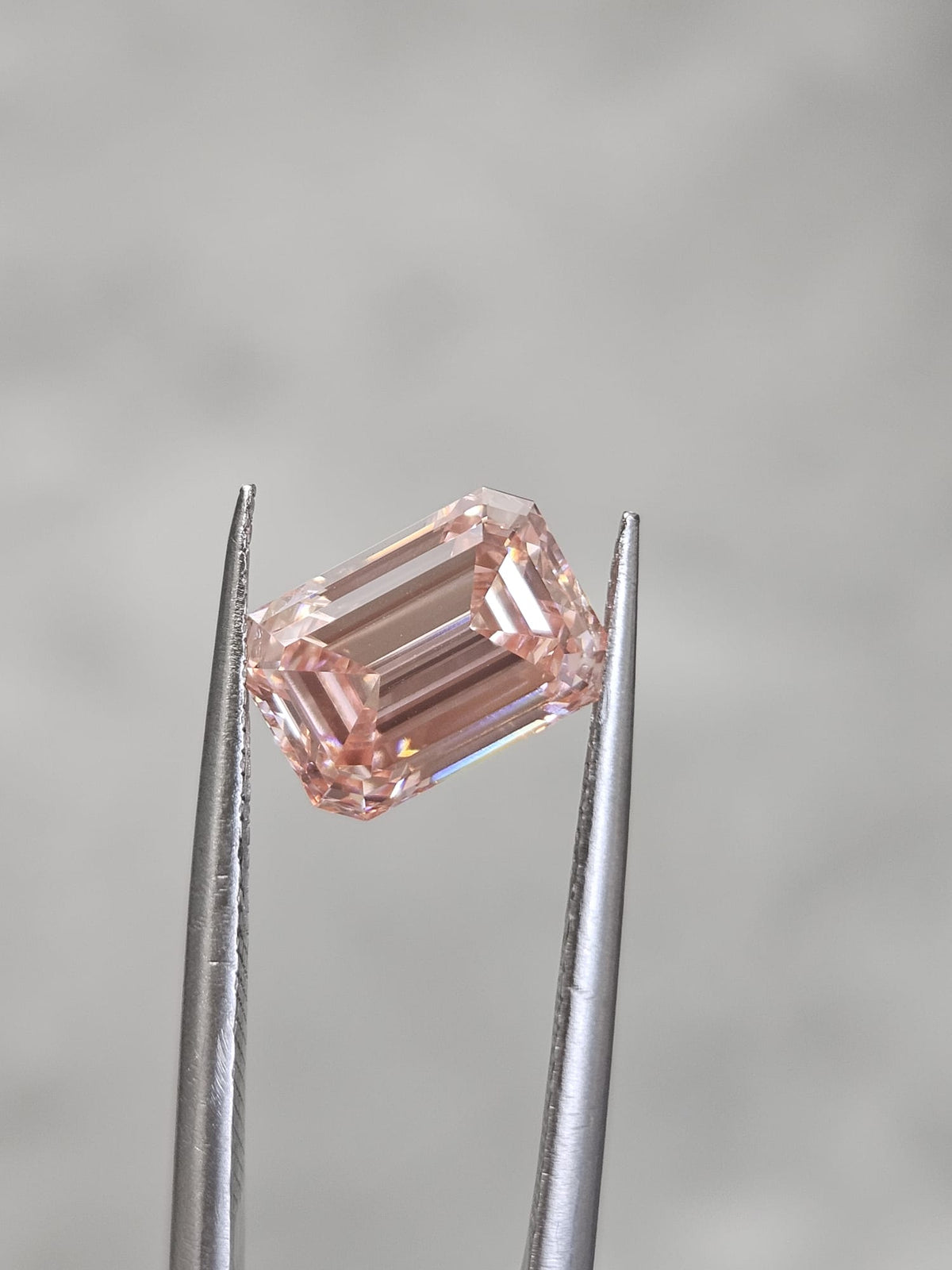 IGI 2.10CT EMERALD FANCY VIVID PINK VVS2