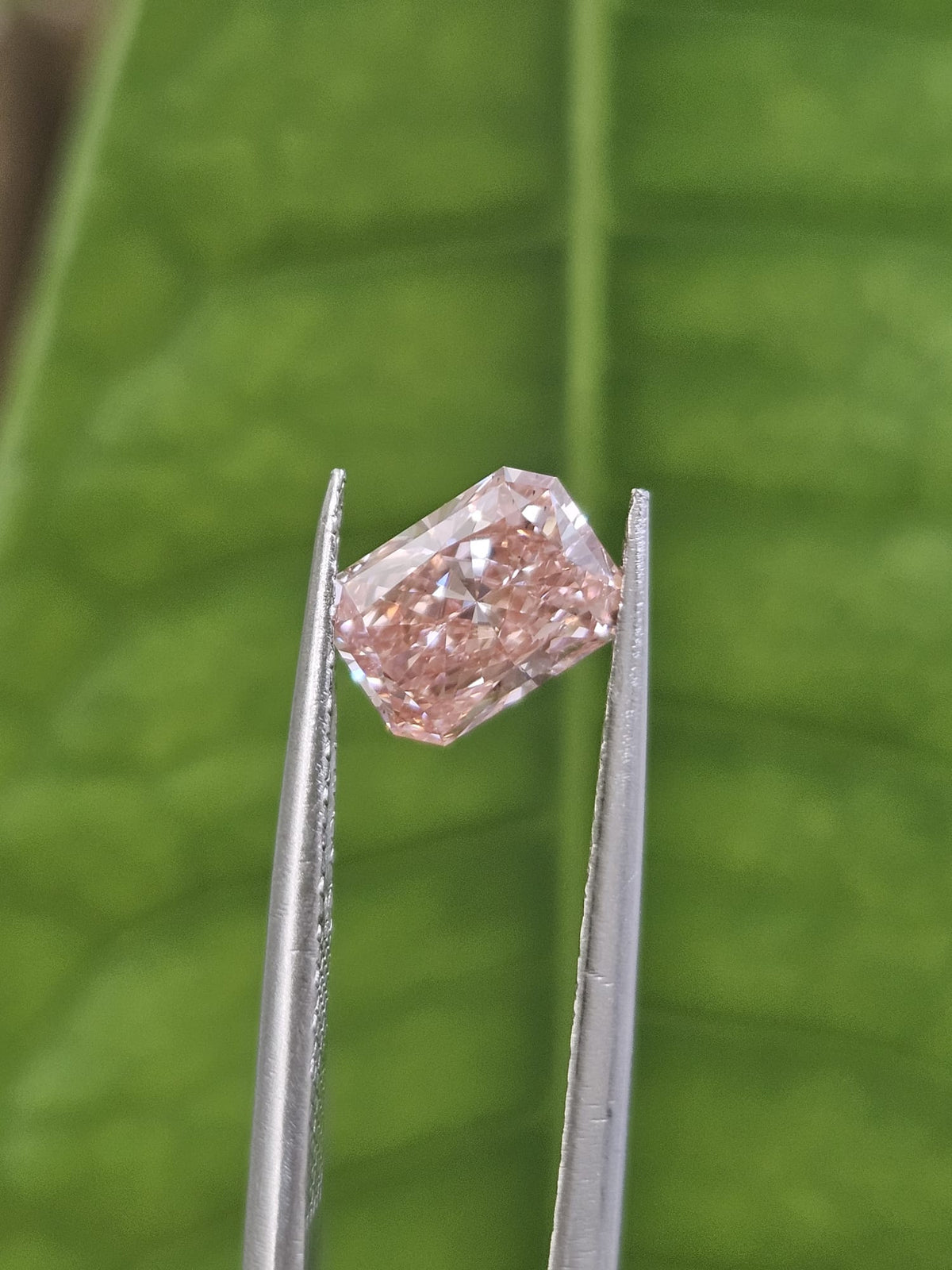 IGI 1.06CT RADIANT FANCY VIVID PINK VS2