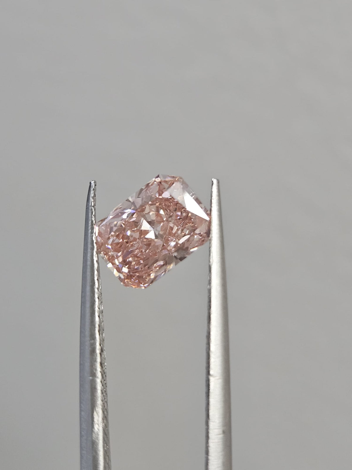 IGI 1.06CT RADIANT FANCY VIVID PINK VS2