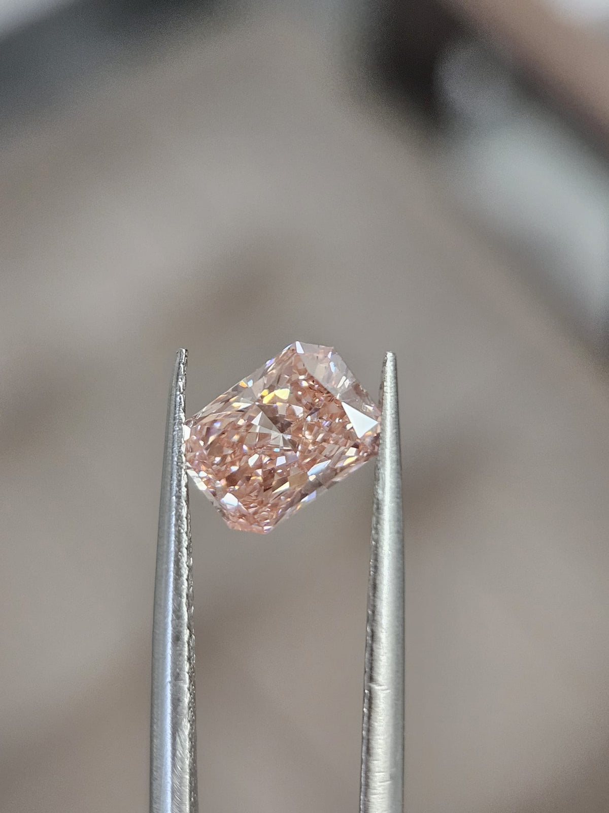IGI 1.06CT RADIANT FANCY VIVID PINK VS2