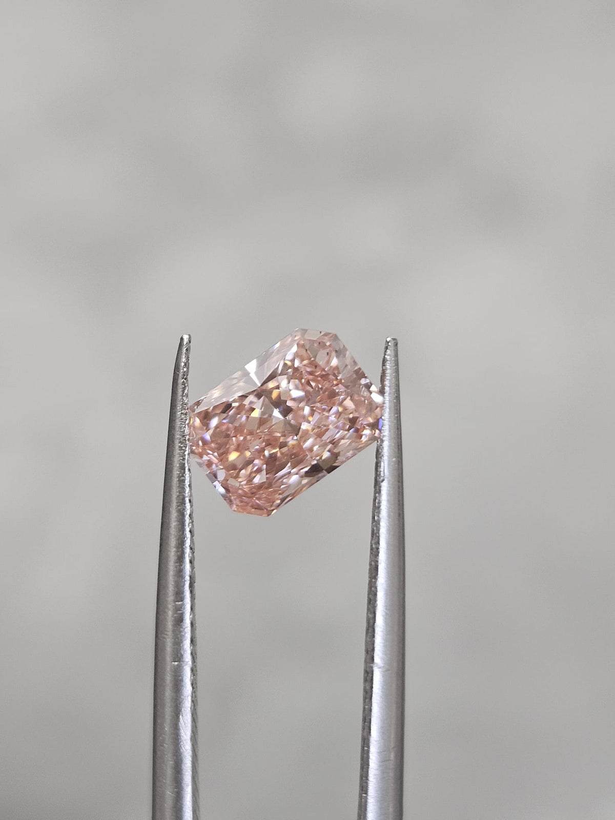 IGI 1.06CT RADIANT FANCY VIVID PINK VS2