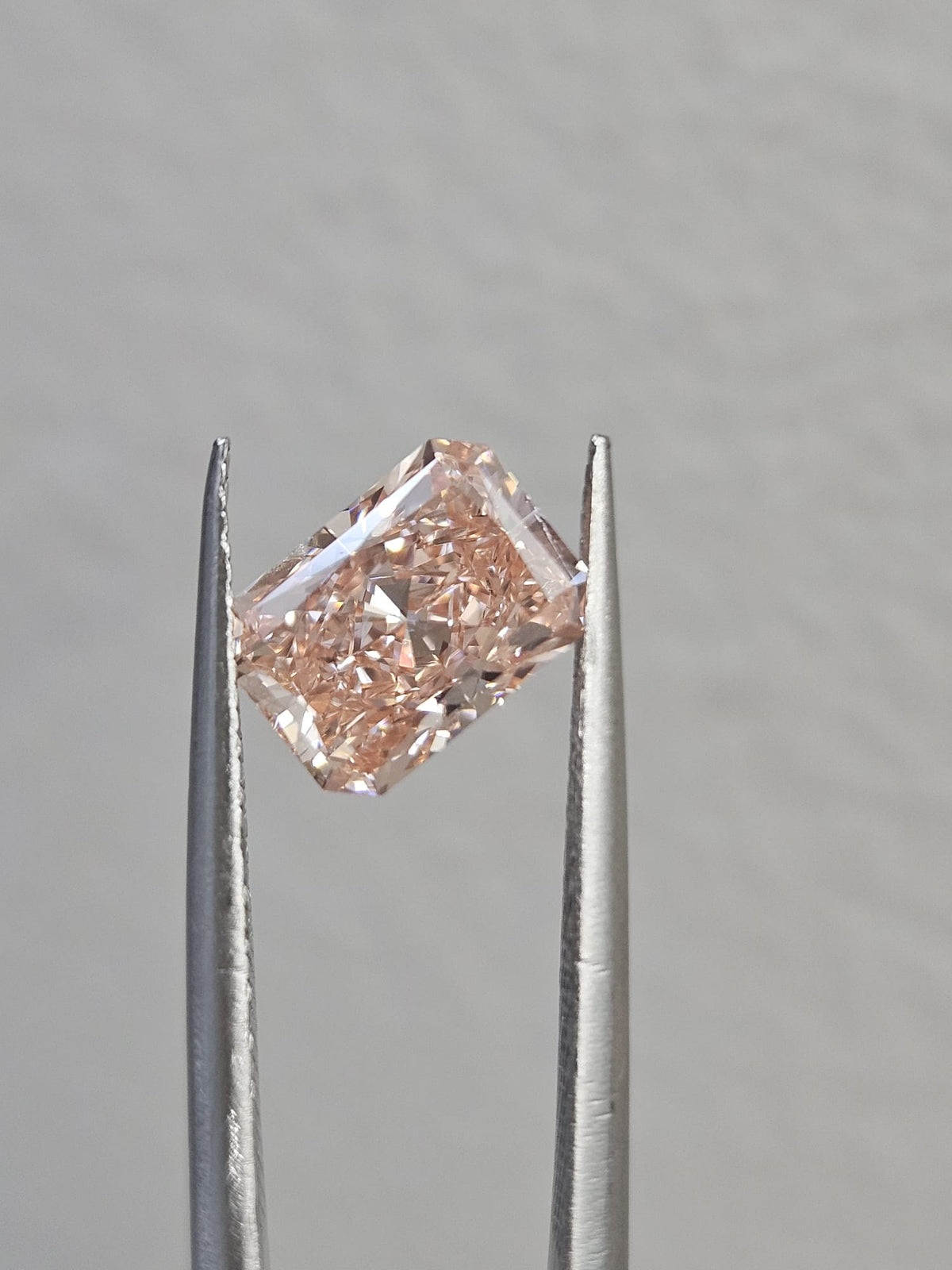 IGI 1.53CT RADIANT FANCY VIVID PINK VS1