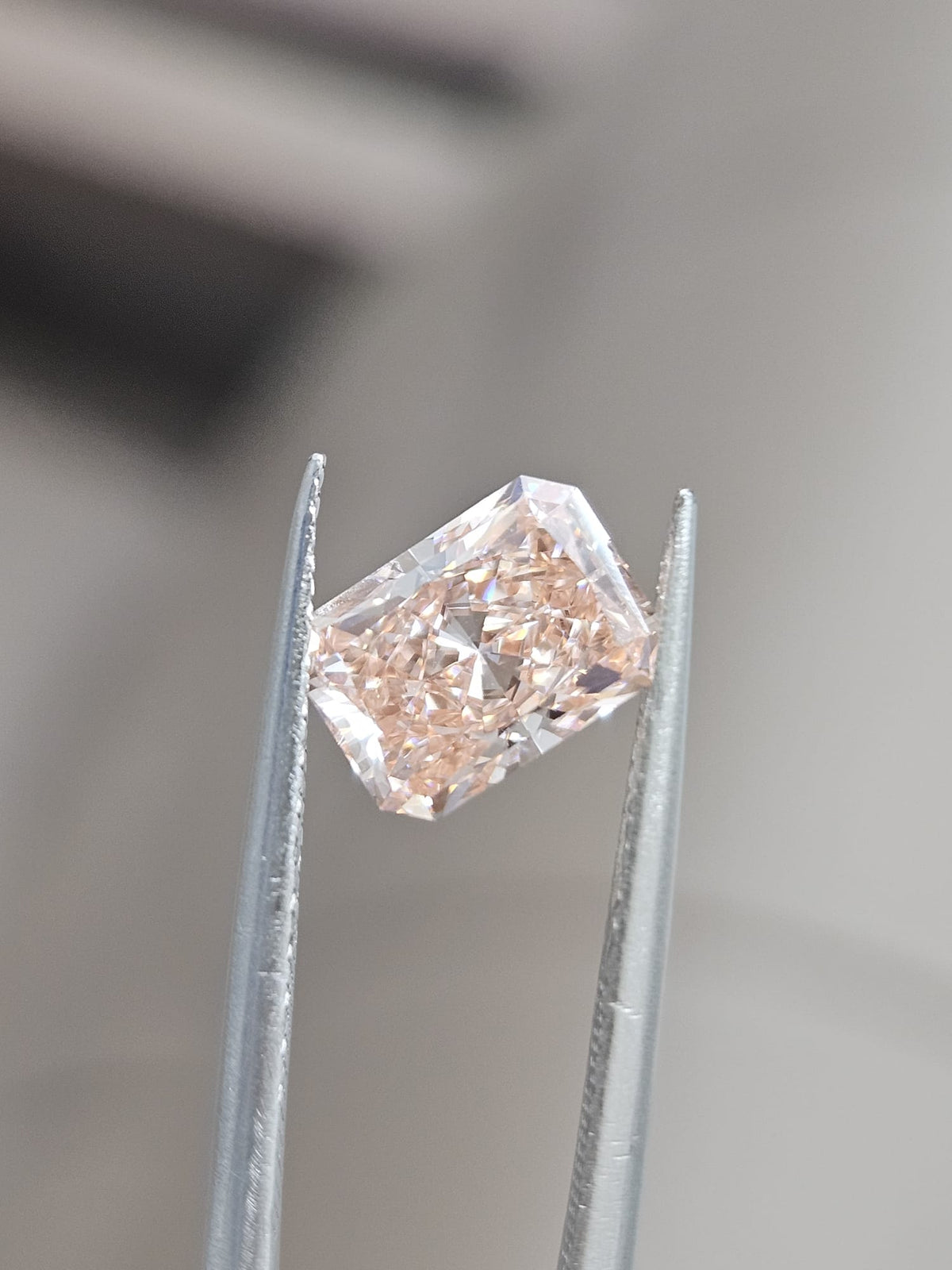 IGI 1.53CT RADIANT FANCY VIVID PINK VS1