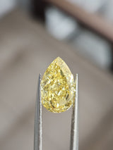 IGI 3.04CT PEAR FANCY VIVID YELLOW VS2