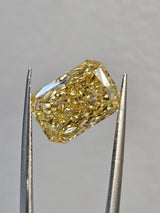 IGI 4.54CT RADIANT FANCY VIVID YELLOW VS2