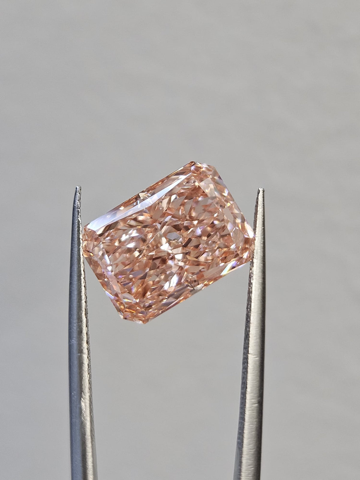 IGI 5.01CT RADIANT FANCY VIVID PINK VS1