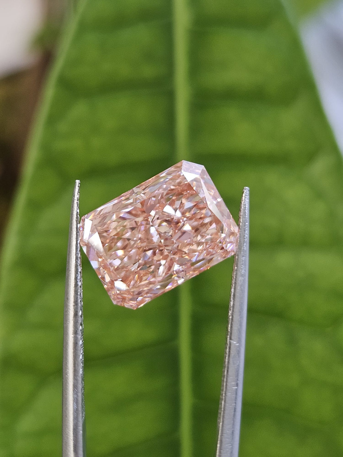 IGI 5.01CT RADIANT FANCY VIVID PINK VS1