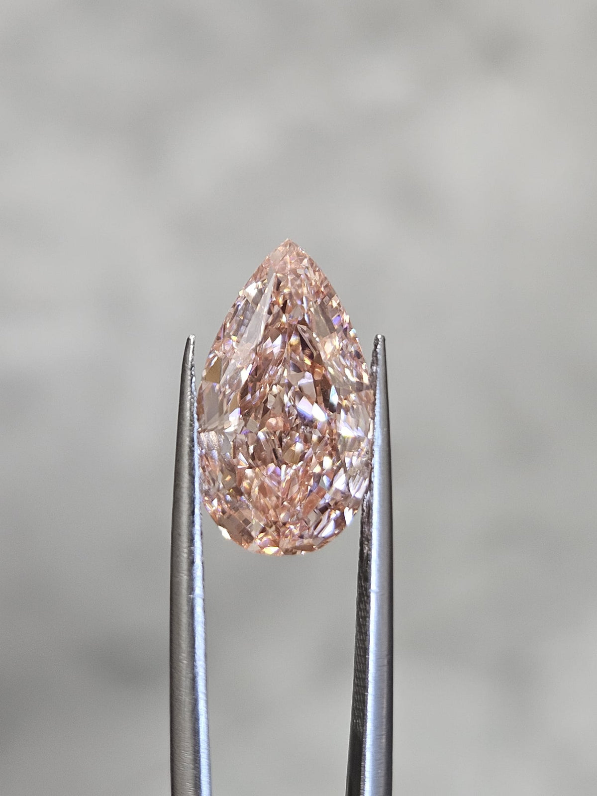 IGI 5.08CT PEAR FANCY VIVID PINK VS1