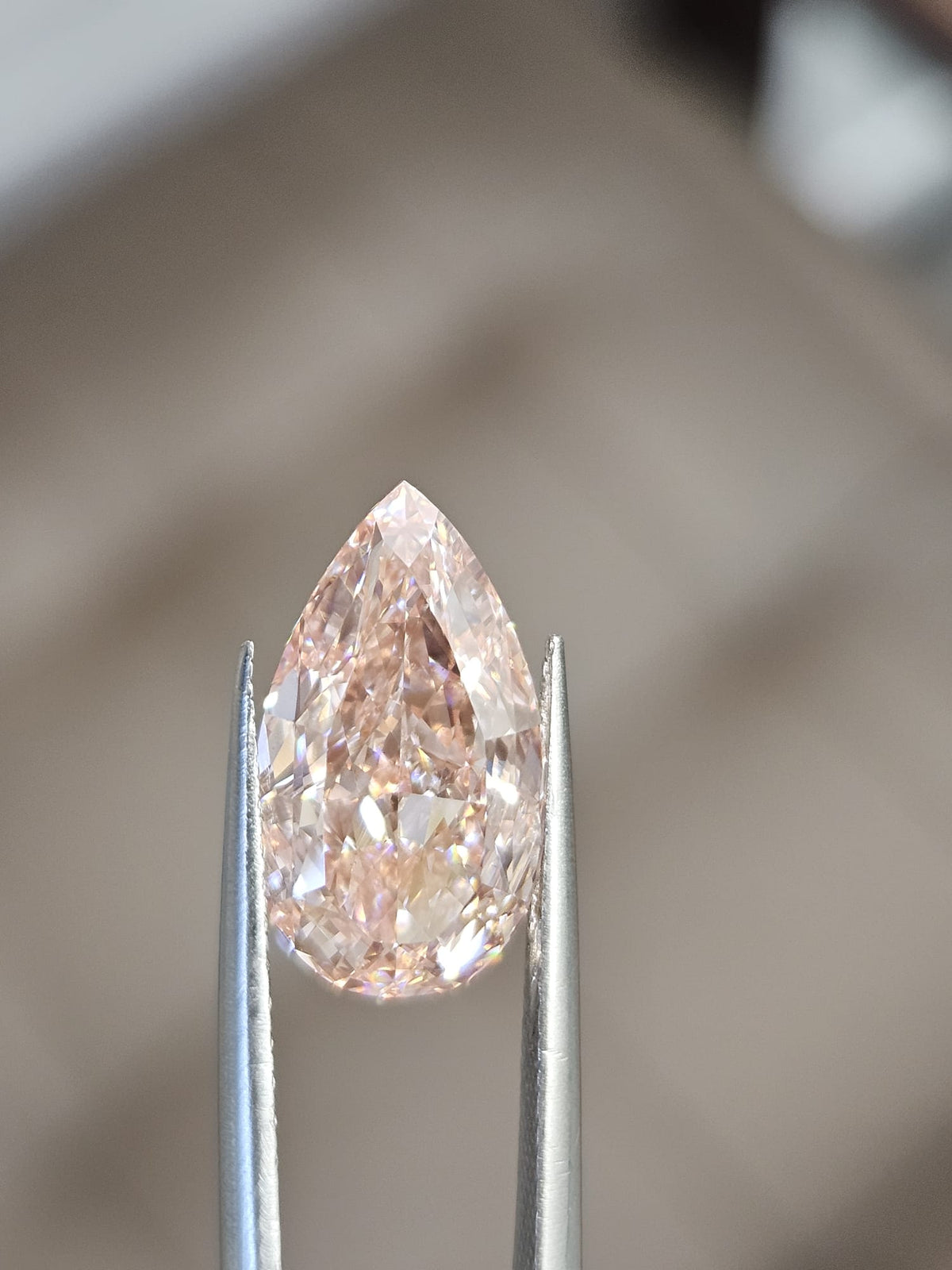 IGI 5.08CT PEAR FANCY VIVID PINK VS1