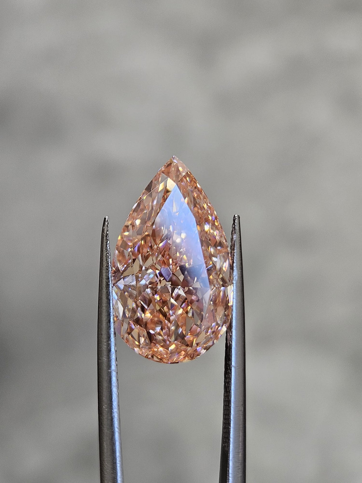 IGI 7CT PEAR FANCY VIVID PINK VS1