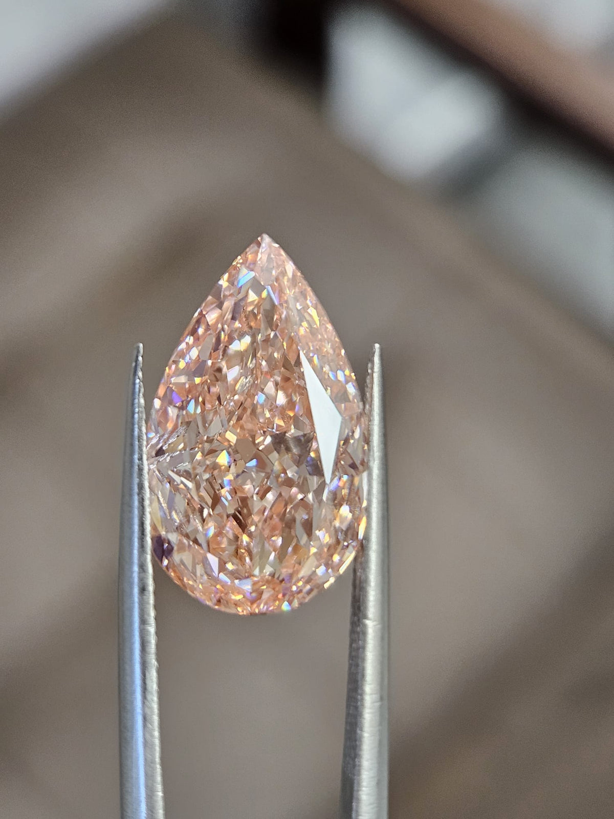 IGI 7CT PEAR FANCY VIVID PINK VS1