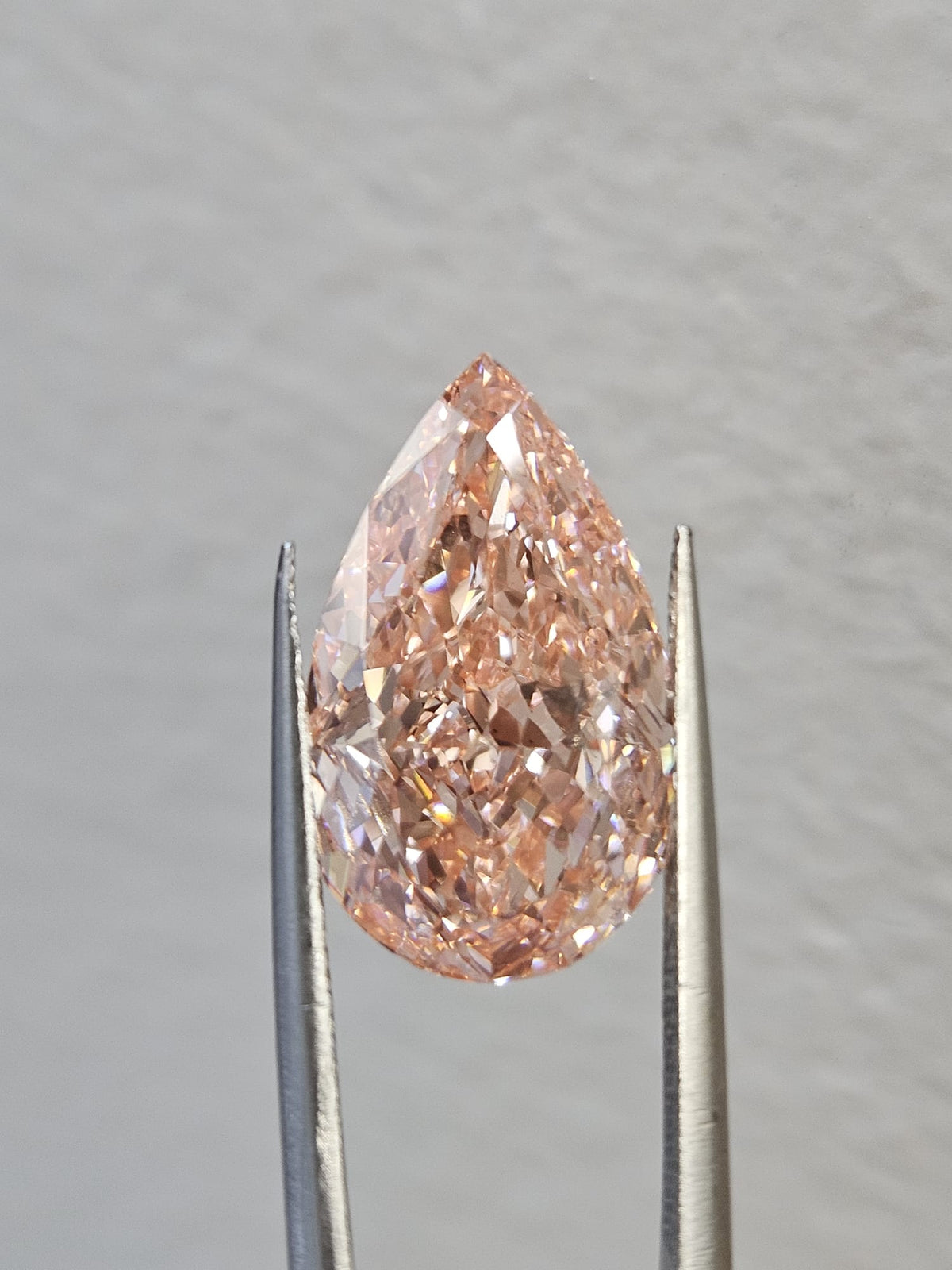 IGI 7CT PEAR FANCY VIVID PINK VS1