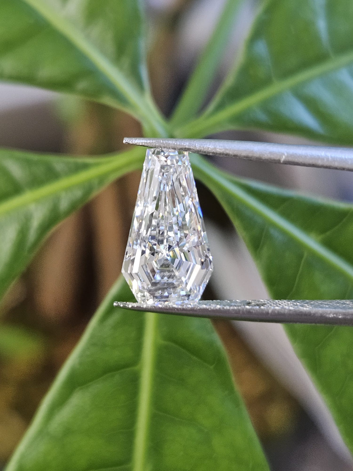 IGI 2.74CT COFFIN CUT D VVS2