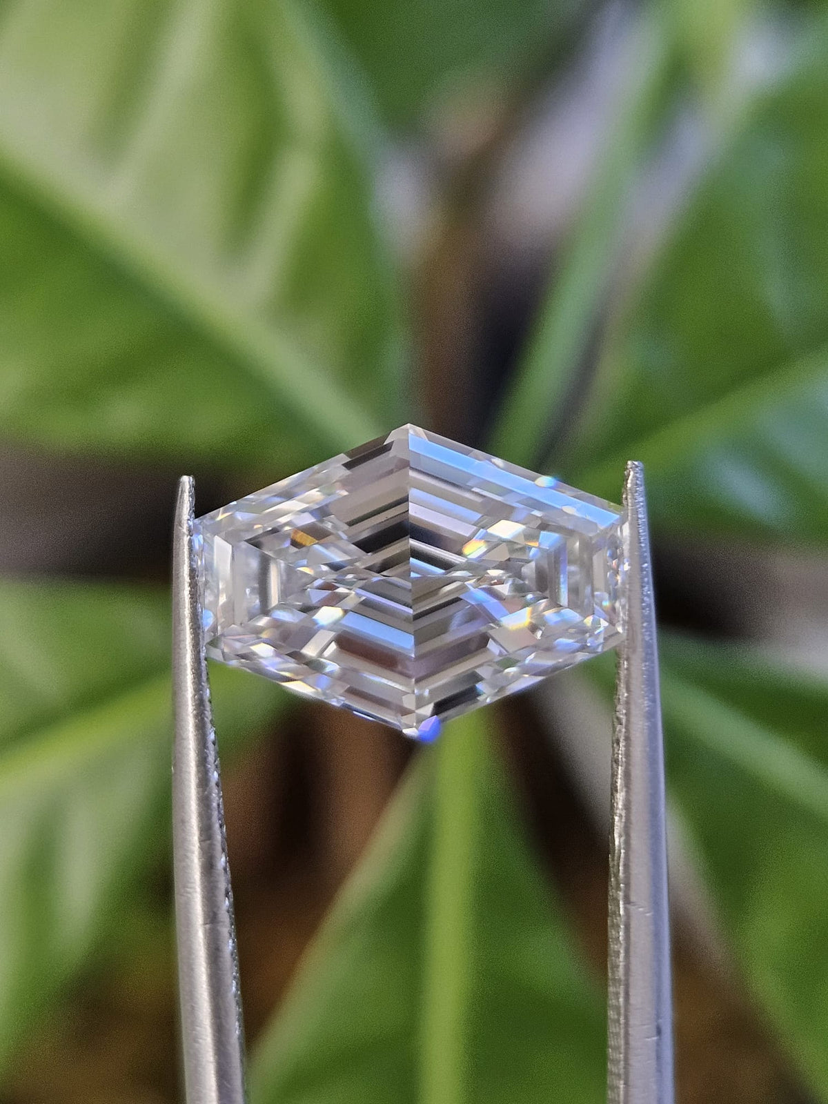 IGI 3.25CT HEXAGONAL STEP CUT E VS1