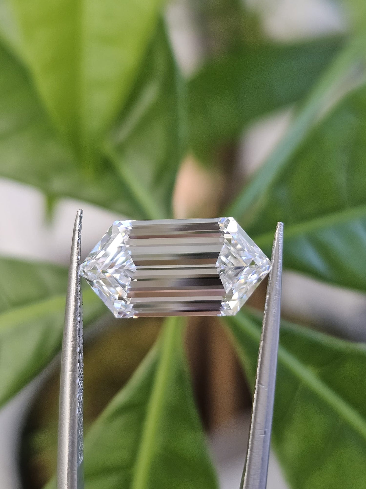 IGI 4.19CT HEXAGONAL STEP CUT D VVS2