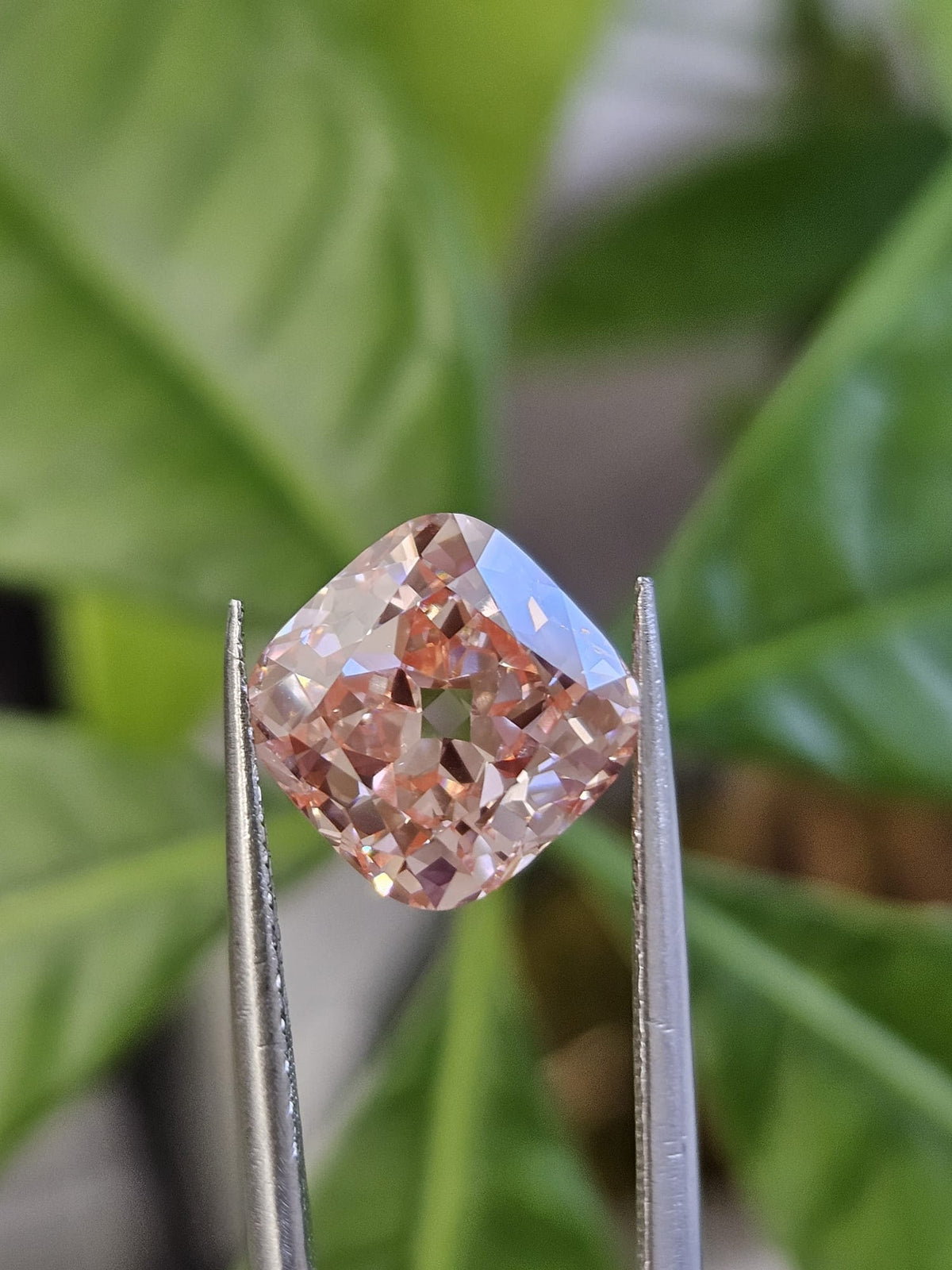 IGI 4.15CT CUSHION FANCY VIVID PINK VS1