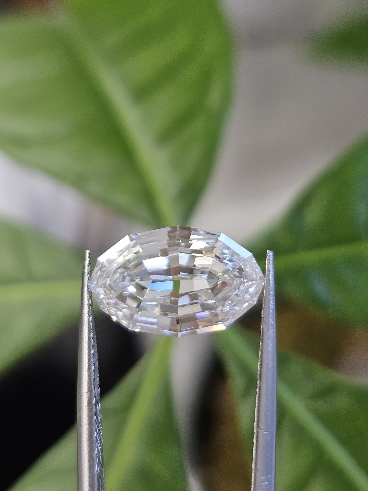 IGI 3.07CT OVAL STEP CUT F VVS2