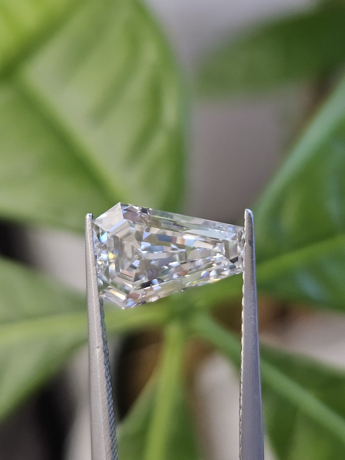 IGI 2.08CT COFFIN CUT E VVS2