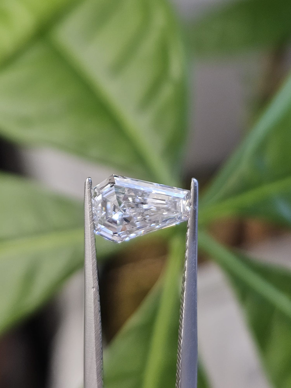 IGI 1.10CT COFFIN CUT D VVS2