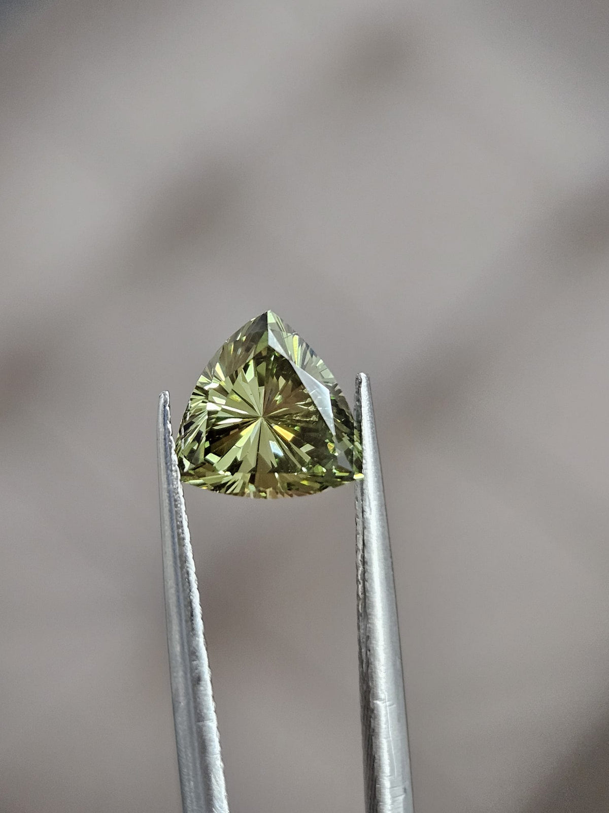 IGI 1.12CT TRILLIANT FANCY VIVID GREEN SI1