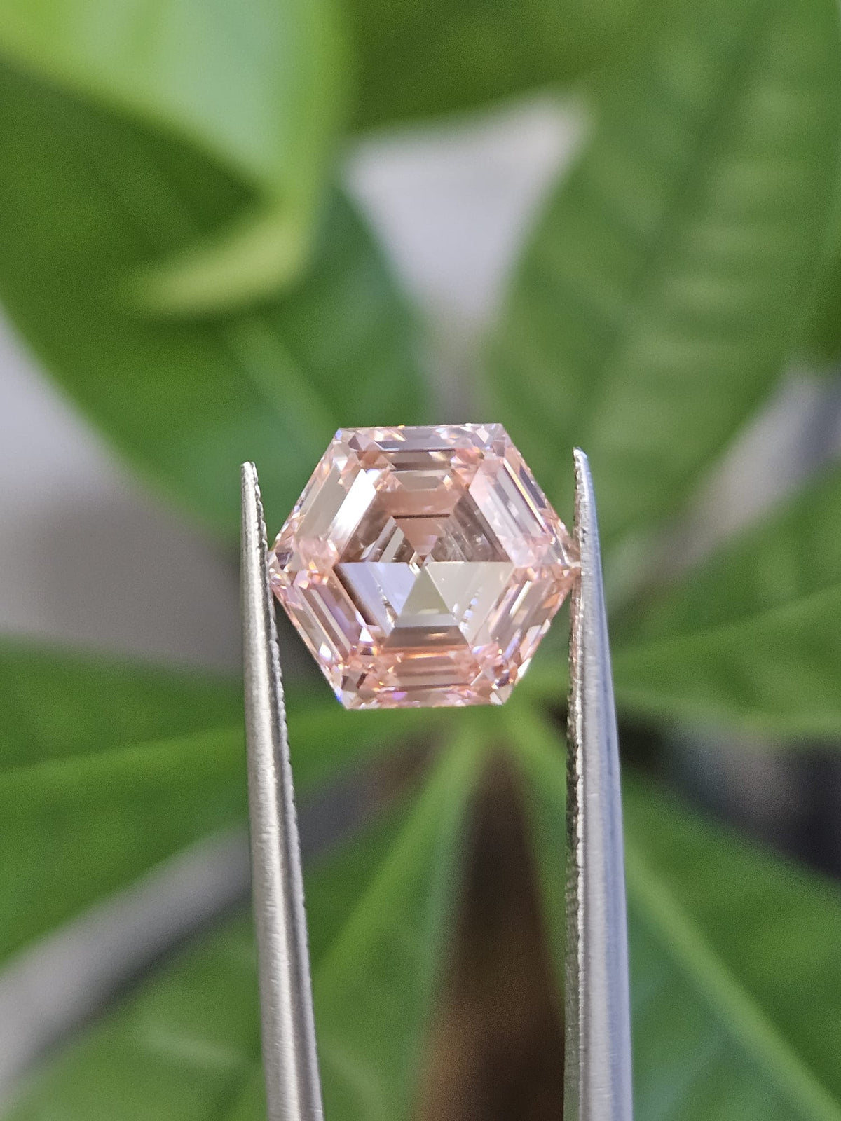 IGI 2.60CT OCTAGONAL FANCY VIVID PINK VVS2