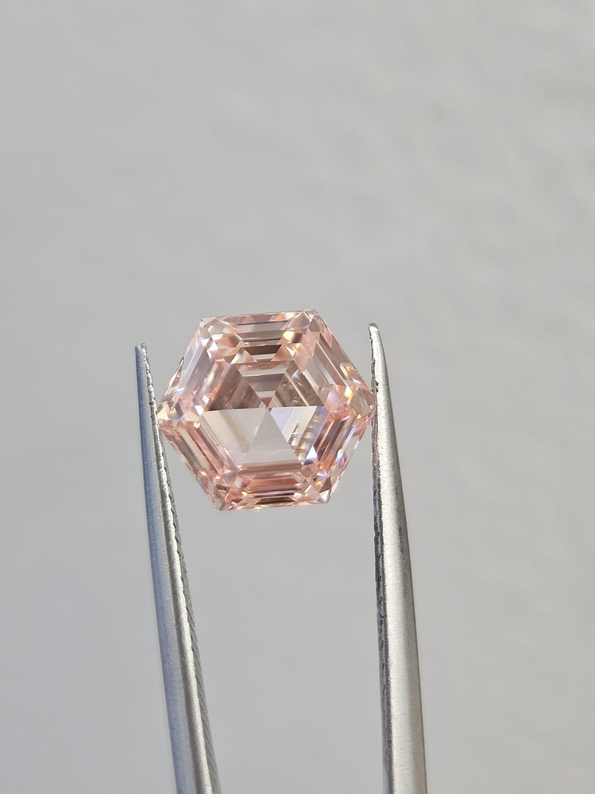 IGI 2.60CT OCTAGONAL FANCY VIVID PINK VVS2