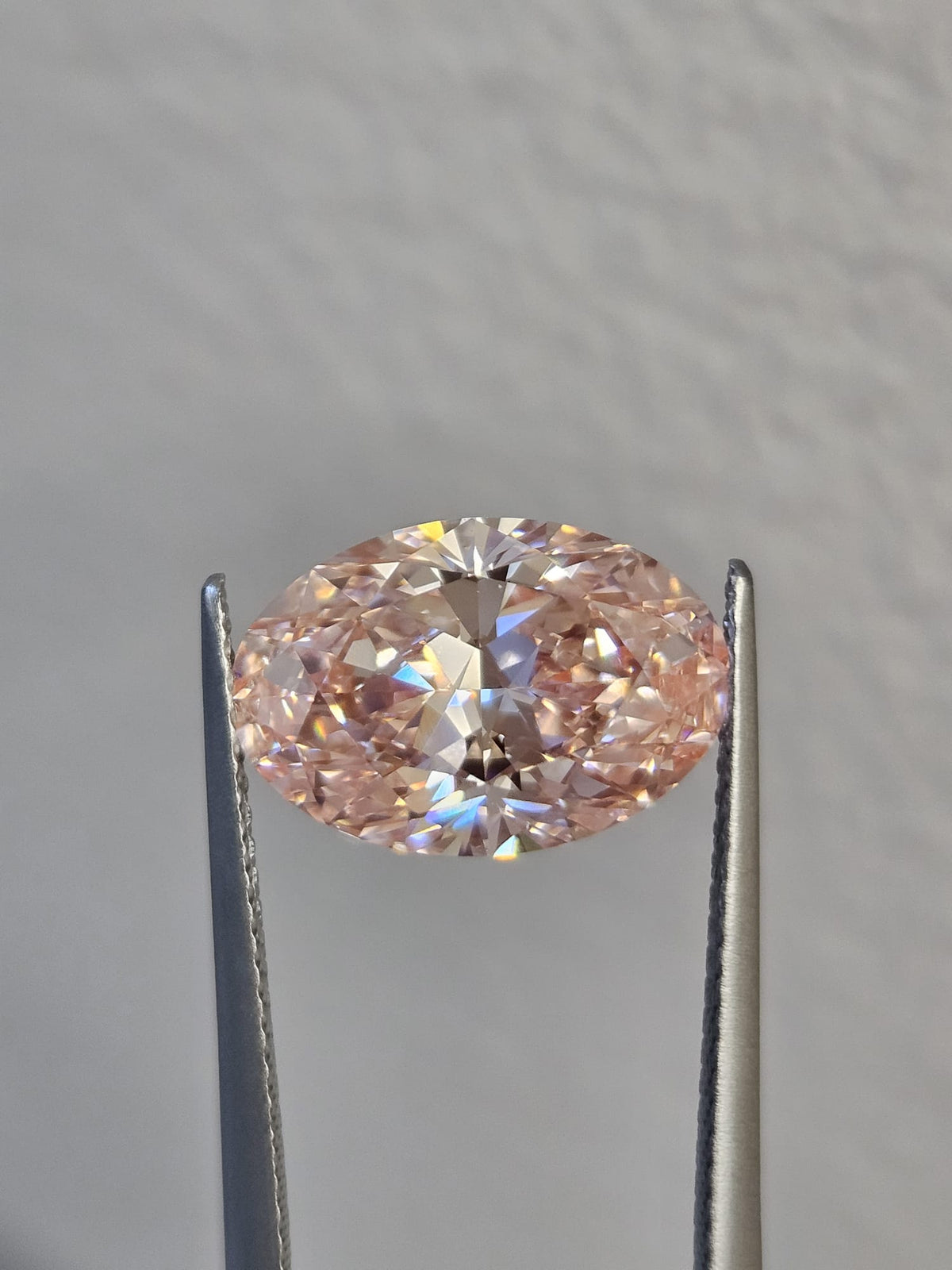 IGI 4.16CT OVAL FANCY VIVID PINK VVS2