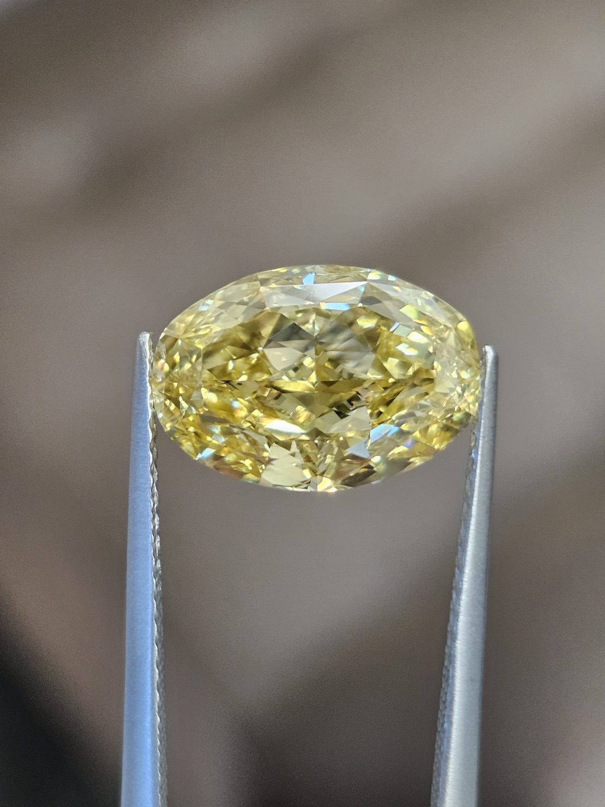 IGI 5CT OVAL FANCY INTENSE YELLOW VS1