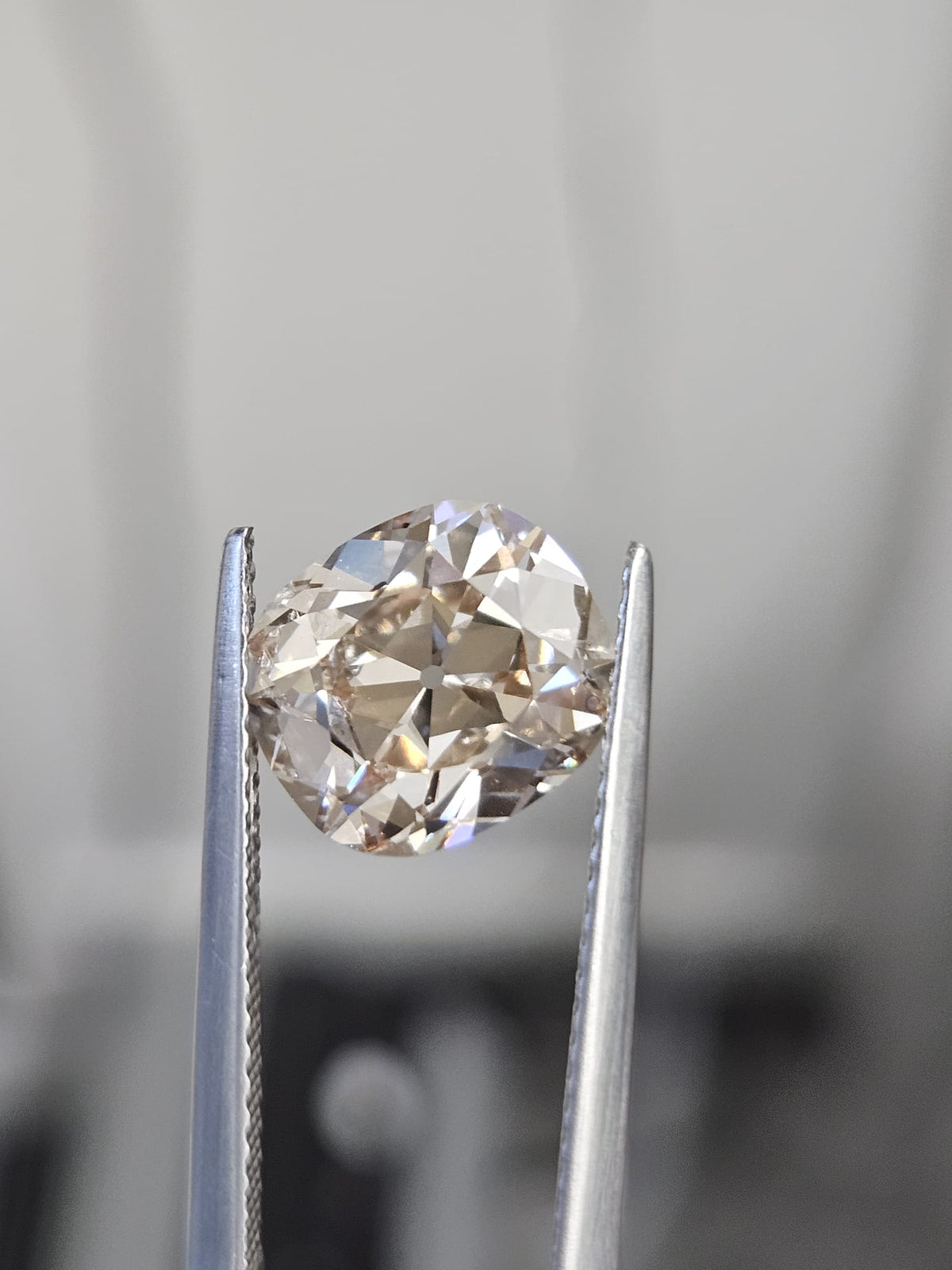 IGI 3.11CT LIGHT BROWN OMC OP VS1