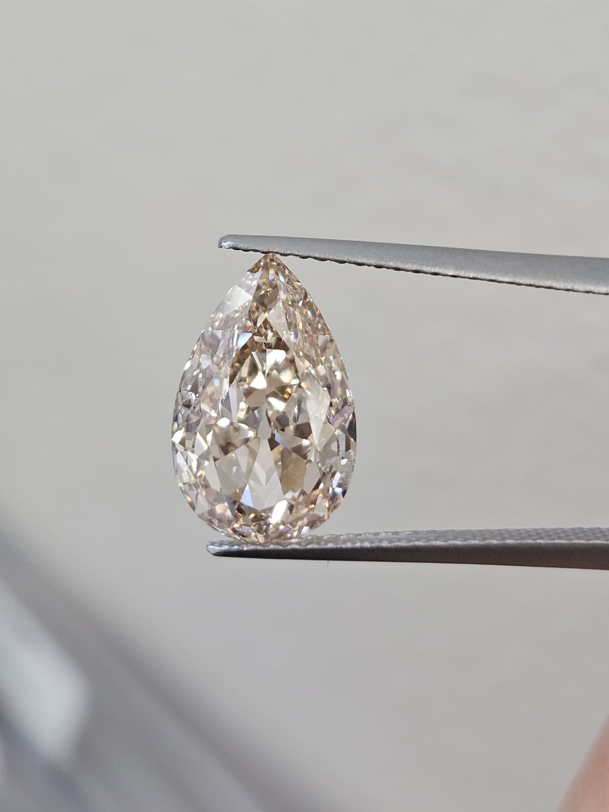 IGI 3.11CT PEAR LIGHT BROWN O-P VS1