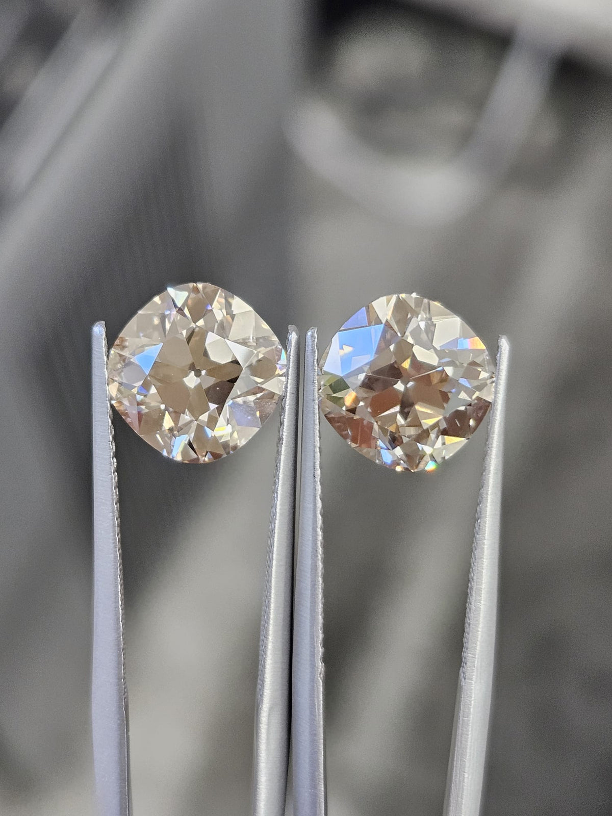 IGI 3.11CT + 3.11CT LIGHT BROWN CUSHION PAIR VS1 (N VS1)