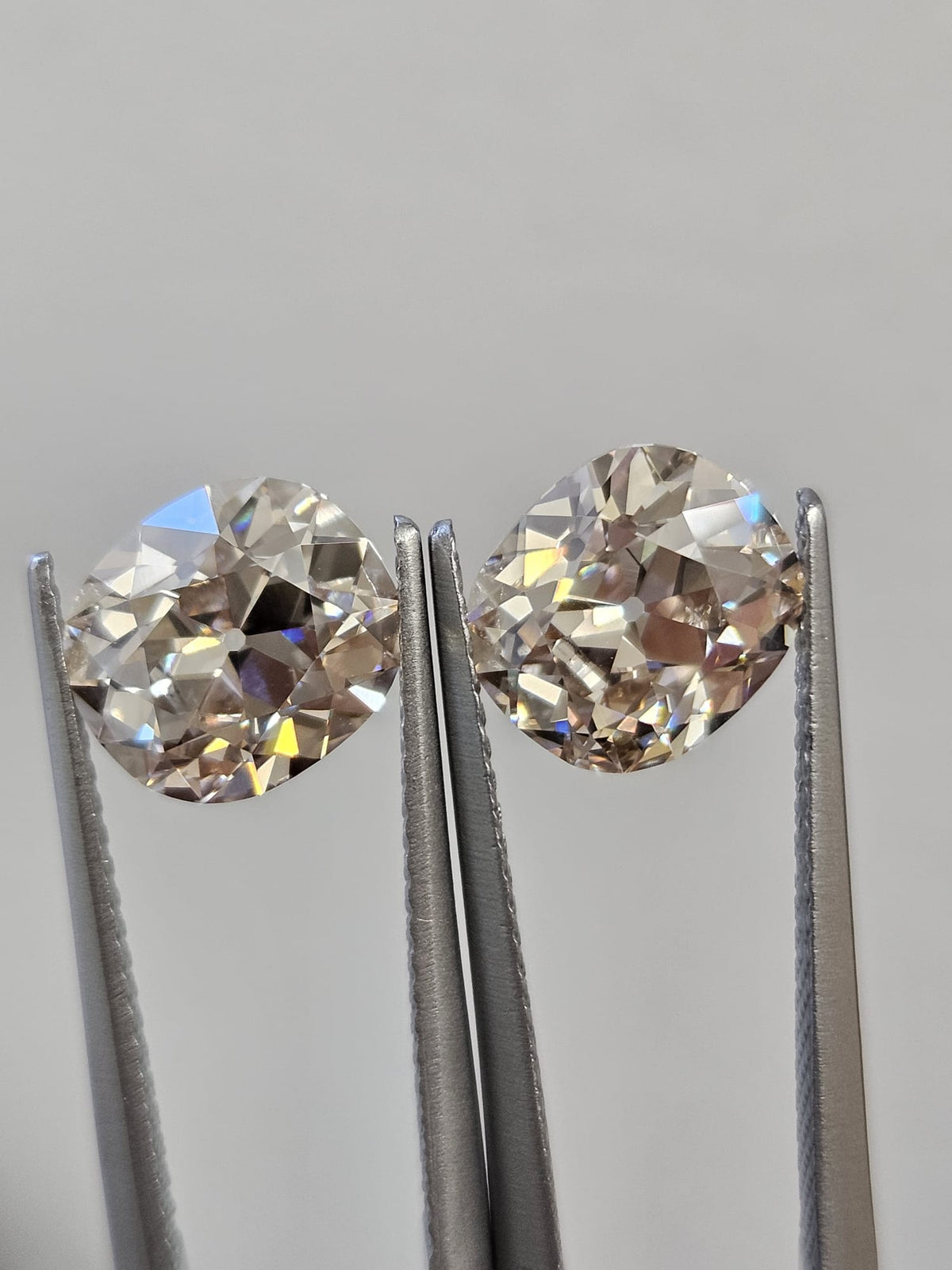 IGI 2.10CT + 2.01CT OMC PAIR M VVS2 + LIGHT BROWN VVS2