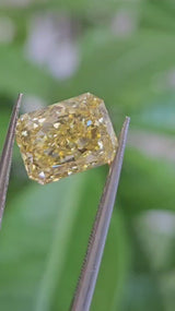 IGI 2.52CT RADIANT FANCY VIVID YELLOW VVS2