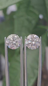 IGI 2.56CT ROUND PAIR D VS1