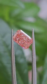 IGI 1.57CT RADIANT FANCY VIVID PINK VS1